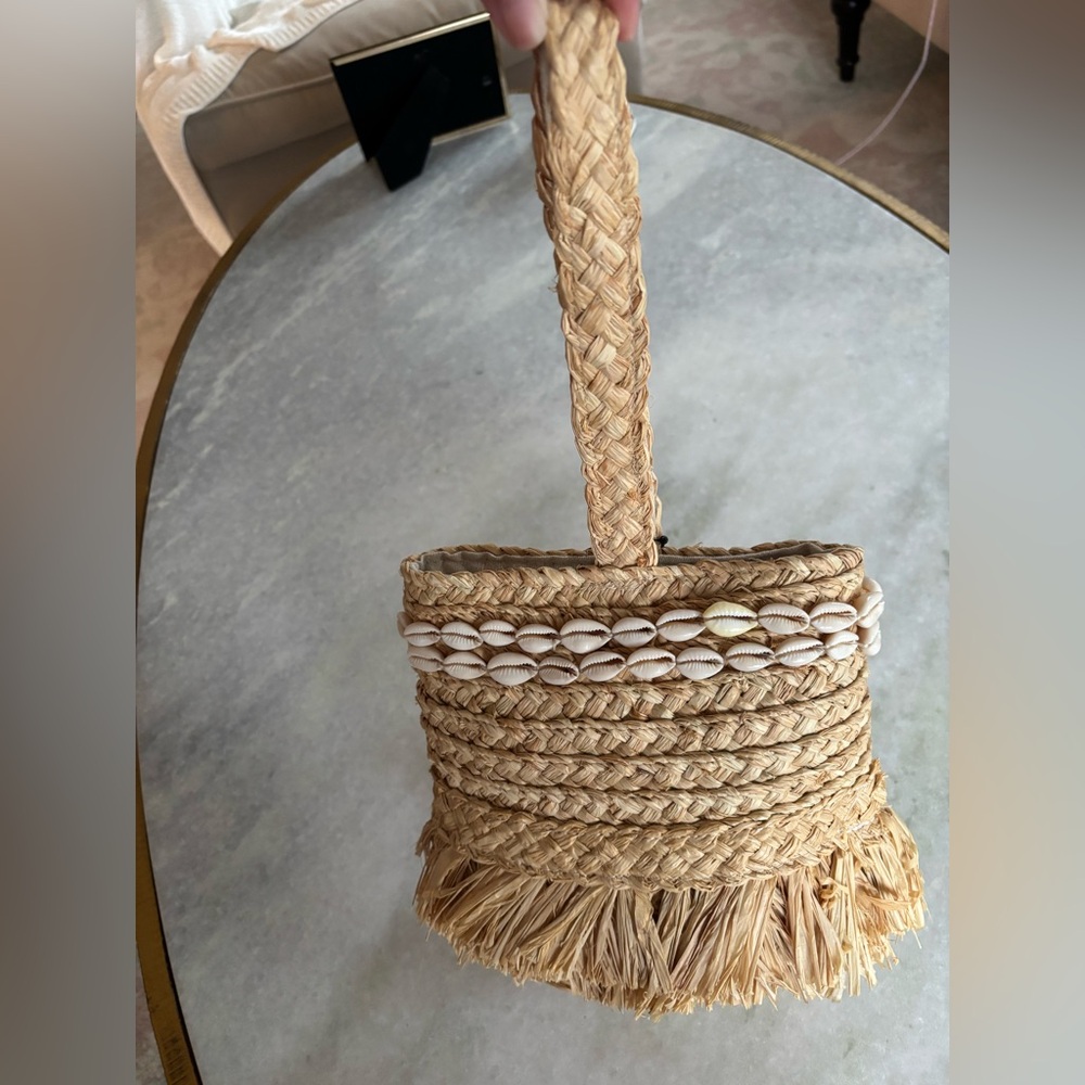 NWT Raffia woven shell bag